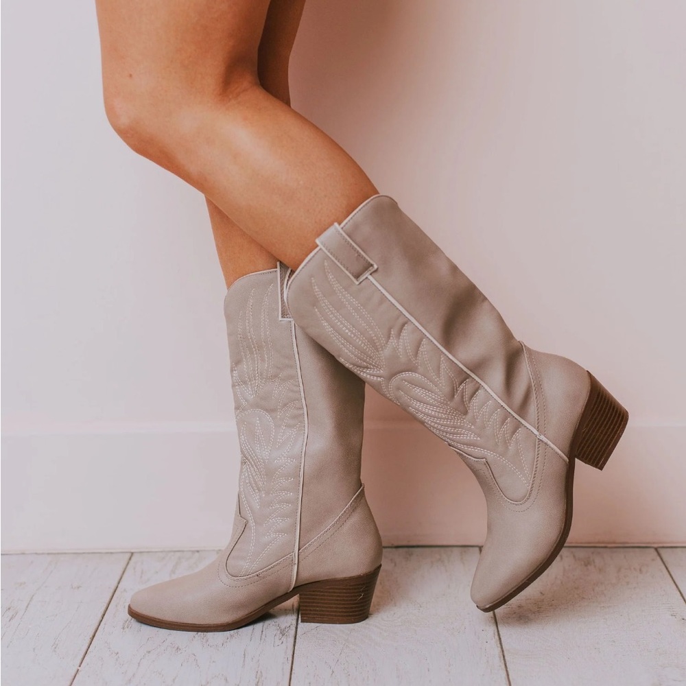 Tan Cowboy Western Boots - Picture 4 of 8
